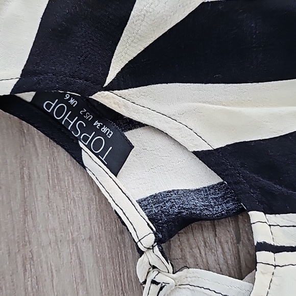 Flowy top Bundle Top Shop Guess - Picture 2 of 5